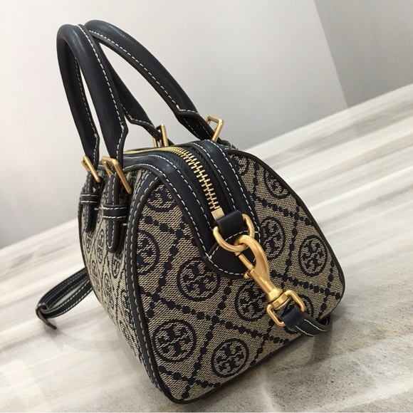 Stylish Black and Gold Handbag - Picture 9 of 9